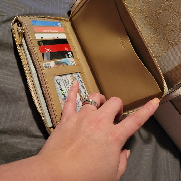 Like new coach purse and wallet - Picture 8 of 8